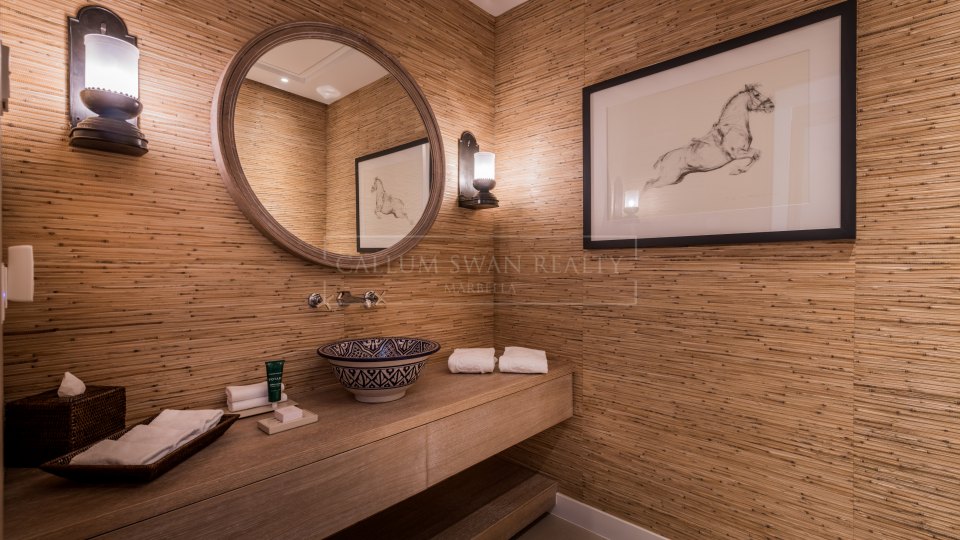Marbella Golden Mile, Beautiful family villa, with the charming style of Marbella Club