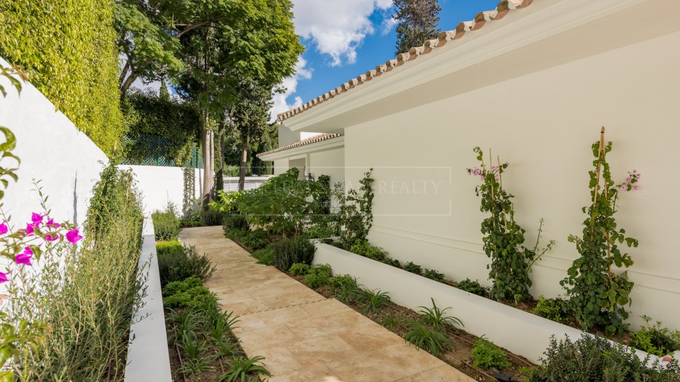Marbella Golden Mile, Beautiful family villa, with the charming style of Marbella Club