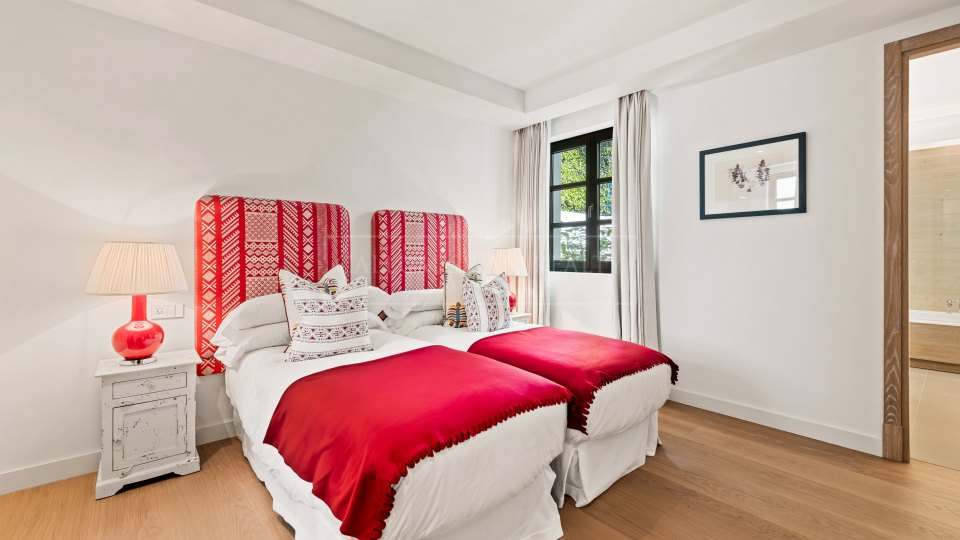 Marbella Golden Mile, Beautiful family villa, with the charming style of Marbella Club