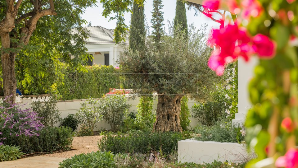 Marbella Golden Mile, Beautiful family villa, with the charming style of Marbella Club