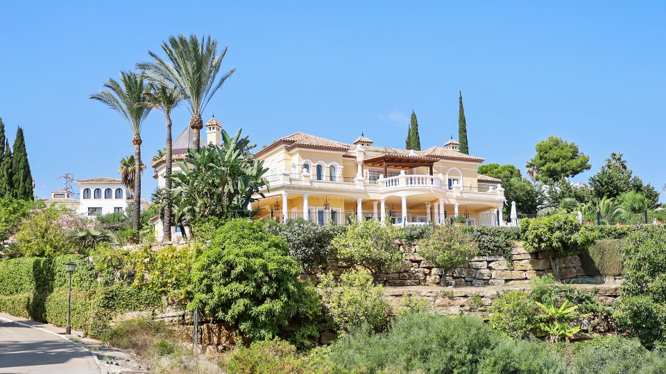 Benahavis, Classic style luxury villa for sale in El Paraíso