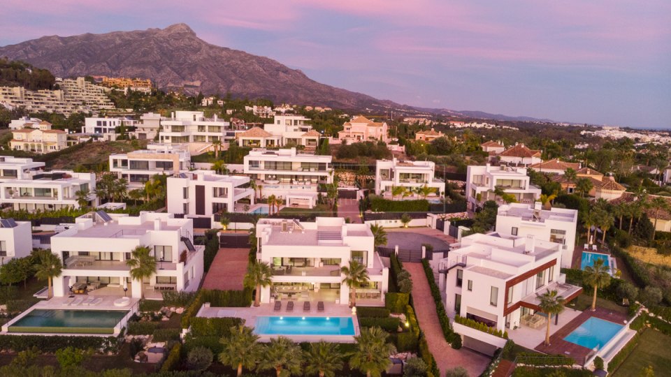 Nueva Andalucia, Villa contemporaine avec vue sur la mer à Nueva Andalucía