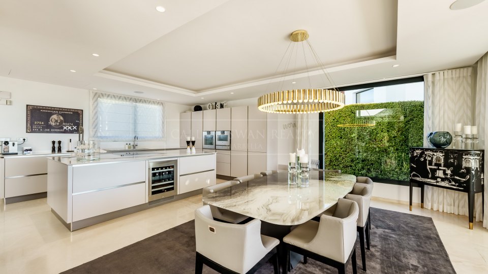 Nueva Andalucia, Villa contemporaine avec vue sur la mer à Nueva Andalucía