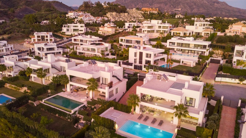 Nueva Andalucia, Villa contemporaine avec vue sur la mer à Nueva Andalucía