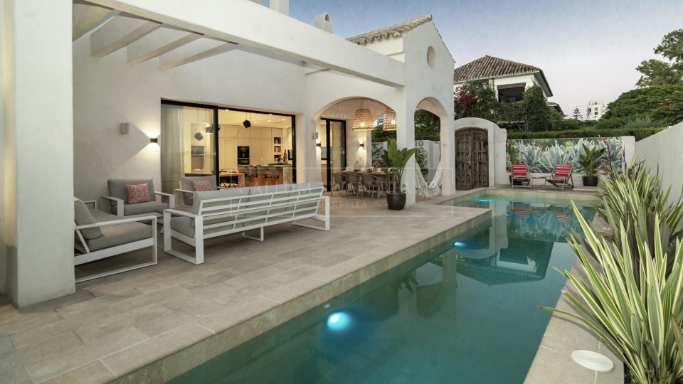 Marbella Golden Mile, Charming villa, walking distance to the beach on Marbella's Golden Mile