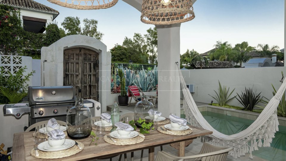 Marbella Golden Mile, Charming villa, walking distance to the beach on Marbella's Golden Mile