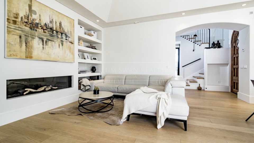 Marbella Golden Mile, Charming villa, walking distance to the beach on Marbella's Golden Mile