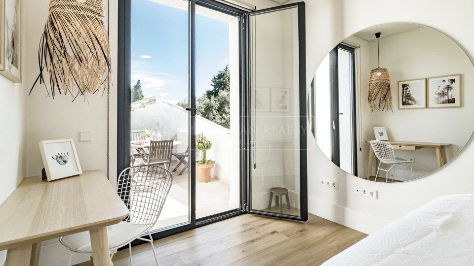 Marbella Golden Mile, Charming villa, walking distance to the beach on Marbella's Golden Mile