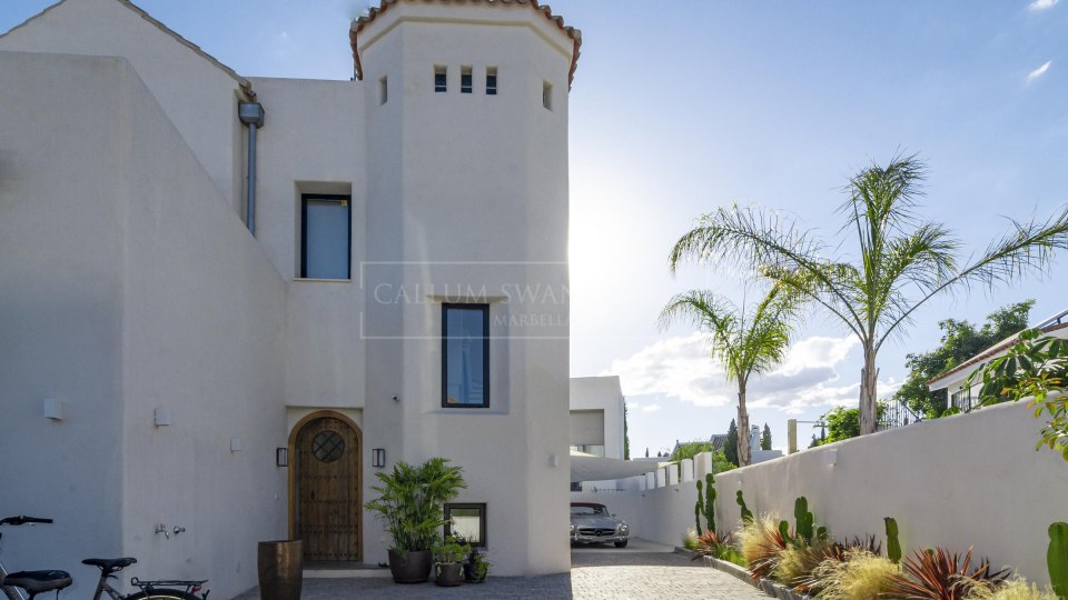 Marbella Golden Mile, Charming villa, walking distance to the beach on Marbella's Golden Mile