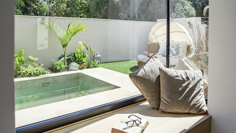 Marbella Golden Mile, Charming villa, walking distance to the beach on Marbella's Golden Mile