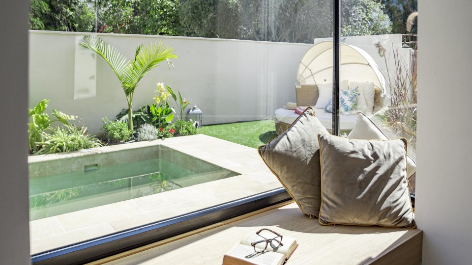 Marbella Golden Mile, Charming villa, walking distance to the beach on Marbella's Golden Mile