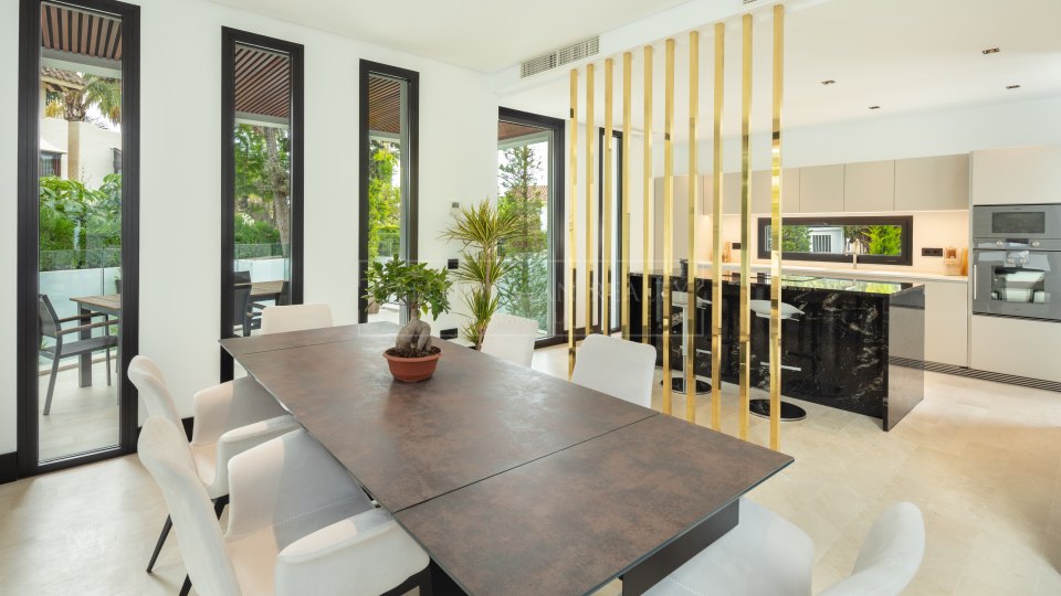 Marbella Golden Mile, Villa for sale in Casablanca, Marbella Golden Mile