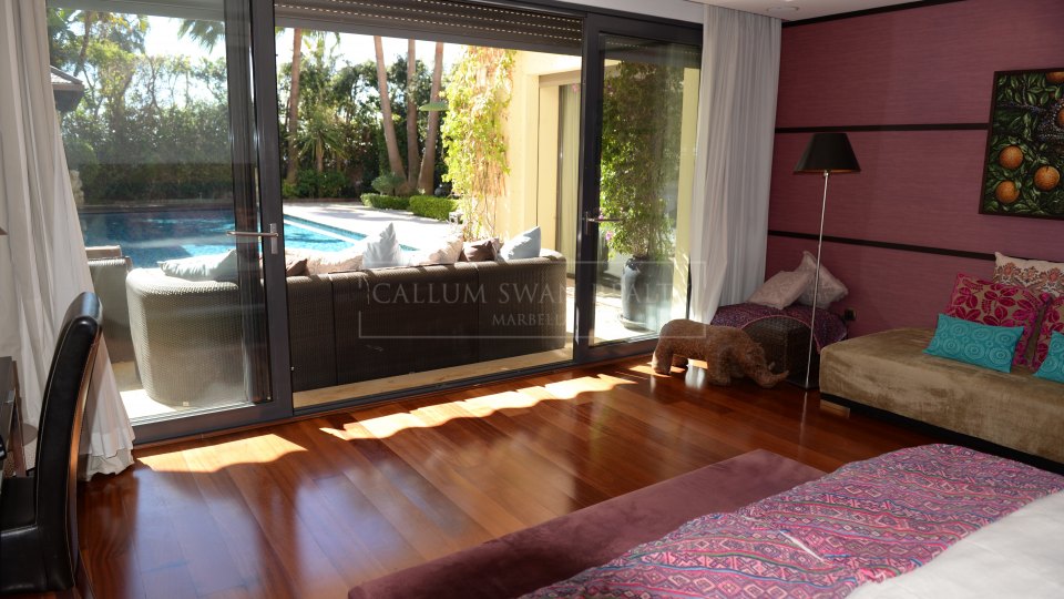 Marbella - Puerto Banus, Stunning ground floor duplex in Laguna de Banus with private pool