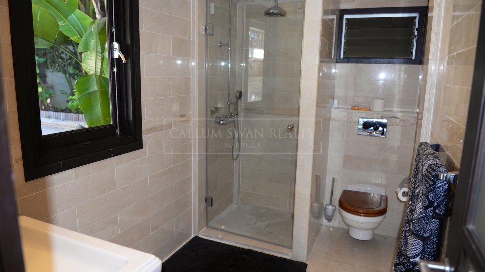 Marbella - Puerto Banus, Stunning ground floor duplex in Laguna de Banus with private pool