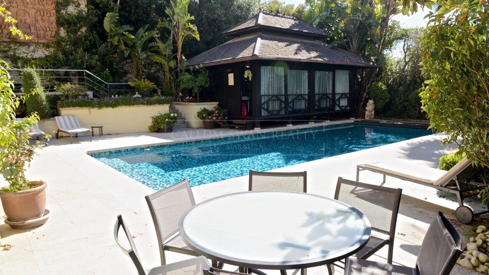 Marbella - Puerto Banus, Stunning ground floor duplex in Laguna de Banus with private pool