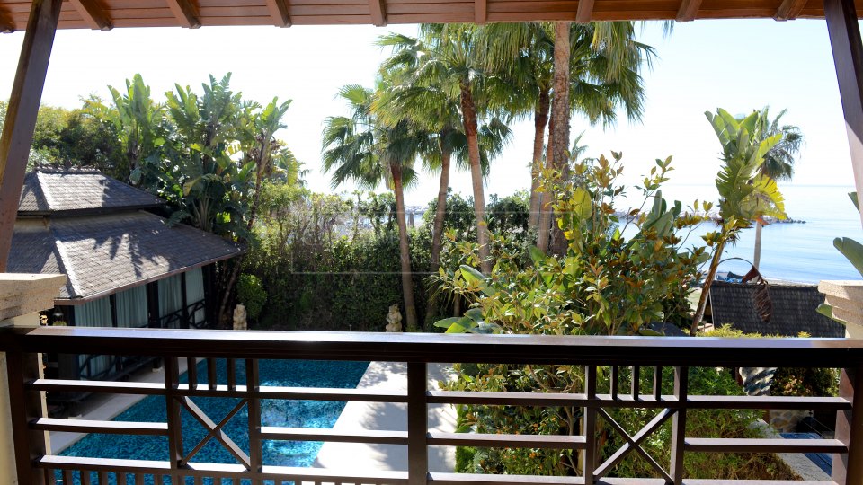 Marbella - Puerto Banus, Stunning ground floor duplex in Laguna de Banus with private pool