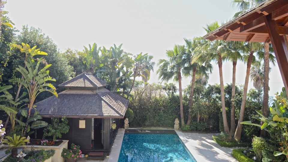 Marbella - Puerto Banus, Stunning ground floor duplex in Laguna de Banus with private pool