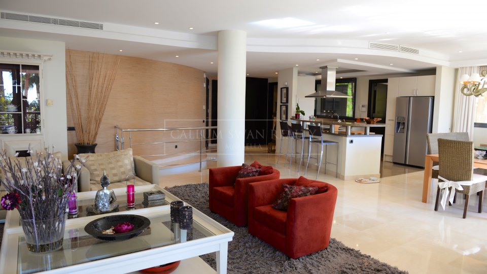 Marbella - Puerto Banus, Stunning ground floor duplex in Laguna de Banus with private pool