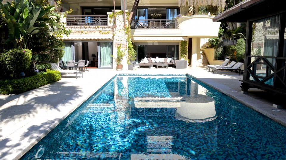 Marbella - Puerto Banus, Stunning ground floor duplex in Laguna de Banus with private pool