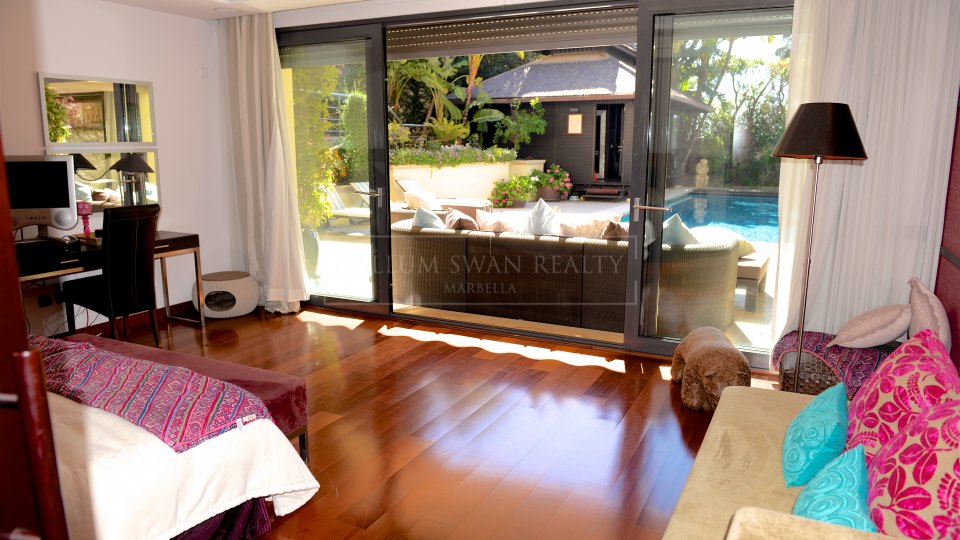 Marbella - Puerto Banus, Stunning ground floor duplex in Laguna de Banus with private pool