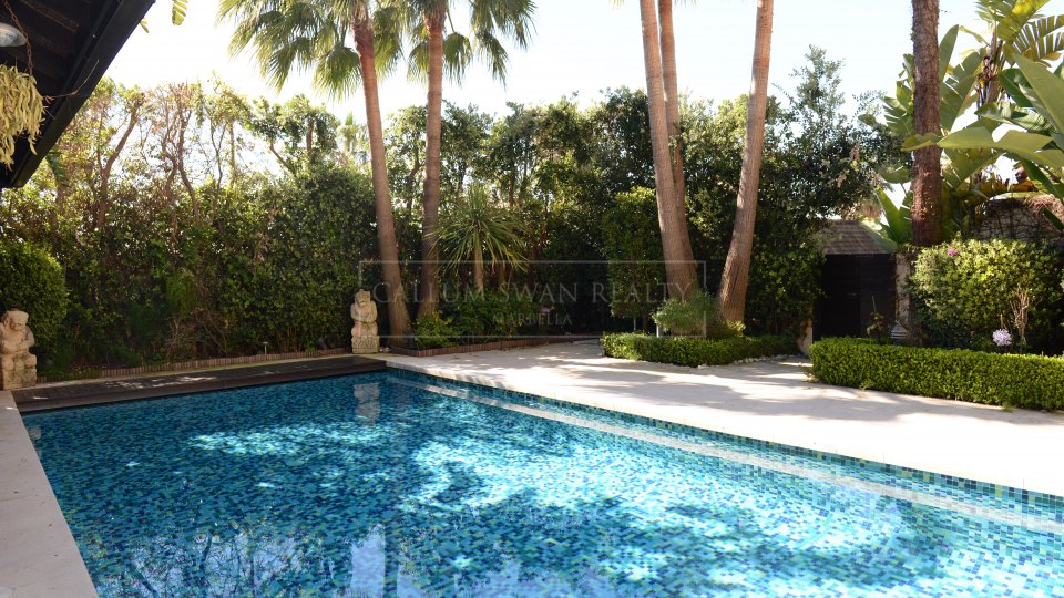Marbella - Puerto Banus, Stunning ground floor duplex in Laguna de Banus with private pool