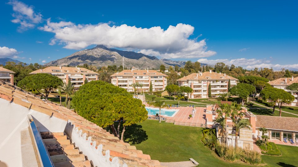 Marbella Golden Mile, Charming Duplex penthouse in La Trinidad with stunning sea views