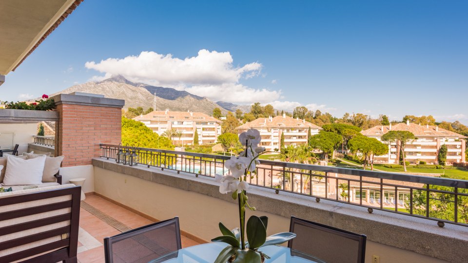 Marbella Golden Mile, Charming Duplex penthouse in La Trinidad with stunning sea views