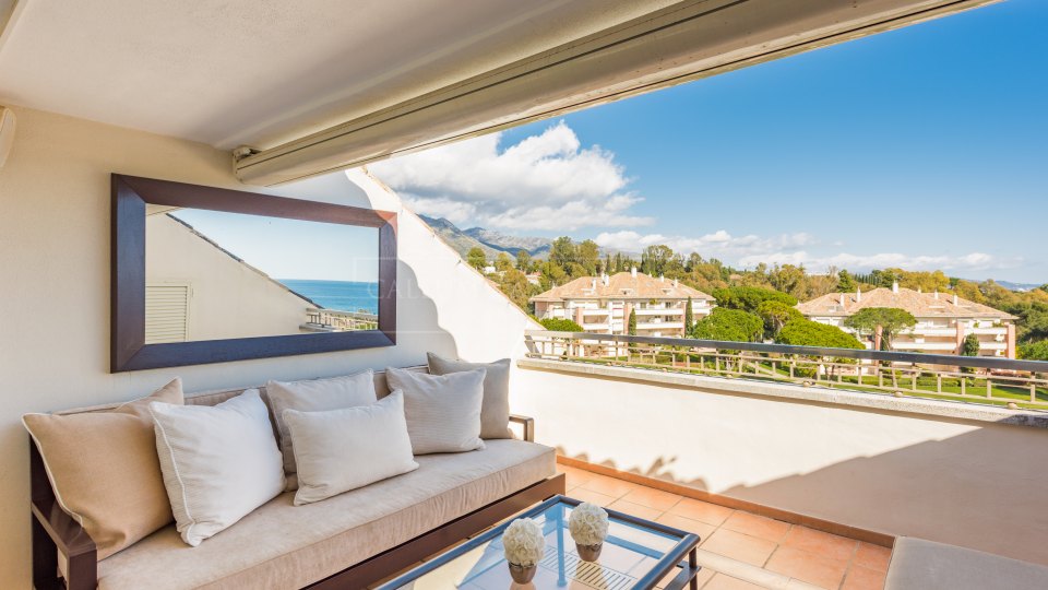 Marbella Golden Mile, Charming Duplex penthouse in La Trinidad with stunning sea views