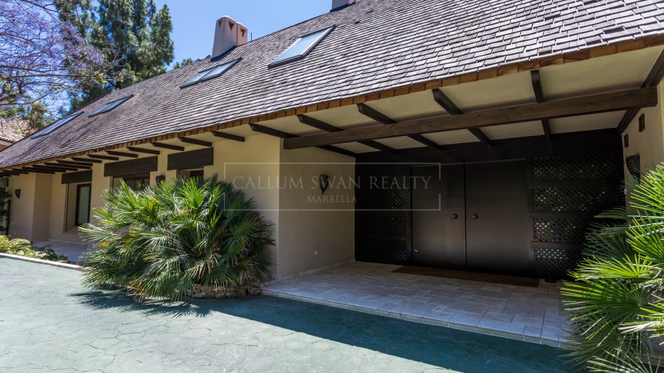 Marbella Est, Maison de luxe dans une communauté privée fermée en bordure du parcours de golf Rio Real