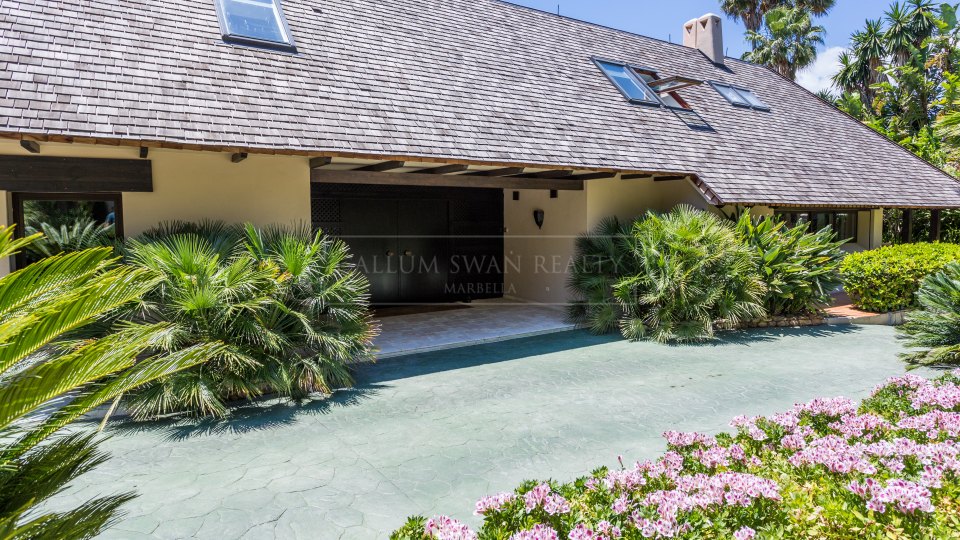 Marbella Est, Maison de luxe dans une communauté privée fermée en bordure du parcours de golf Rio Real