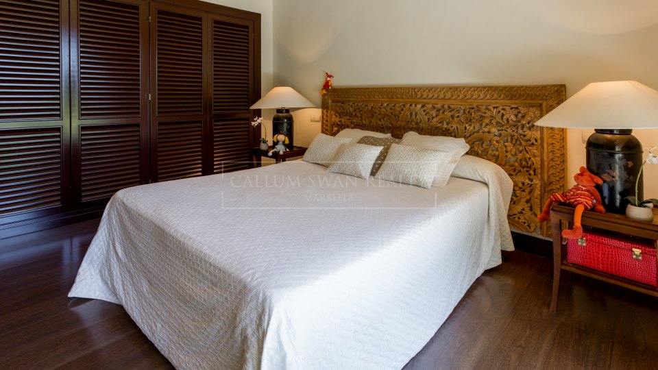 Marbella Est, Maison de luxe dans une communauté privée fermée en bordure du parcours de golf Rio Real