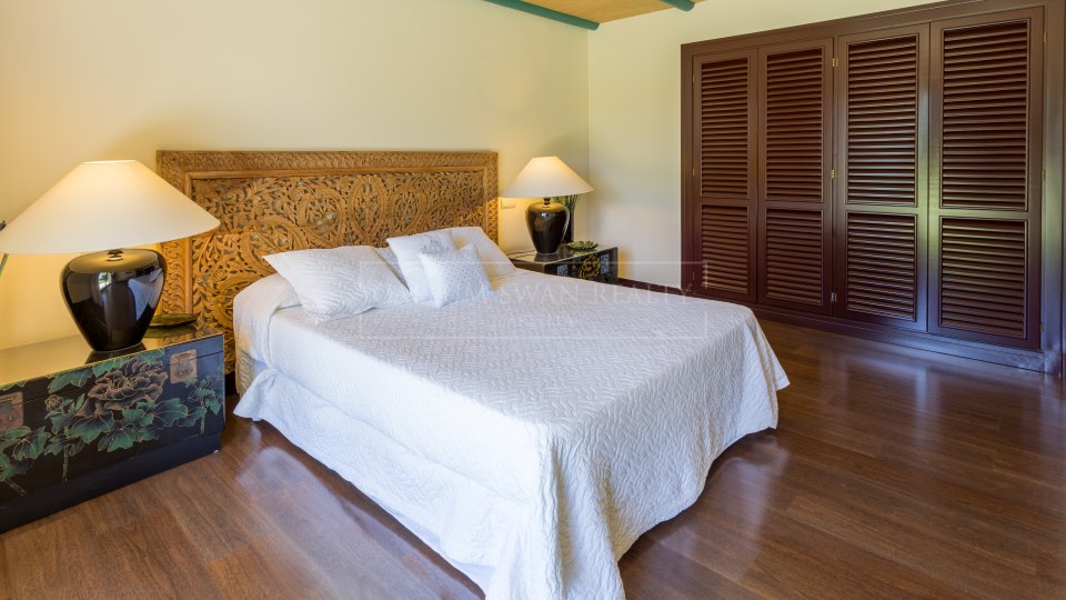 Marbella Est, Maison de luxe dans une communauté privée fermée en bordure du parcours de golf Rio Real