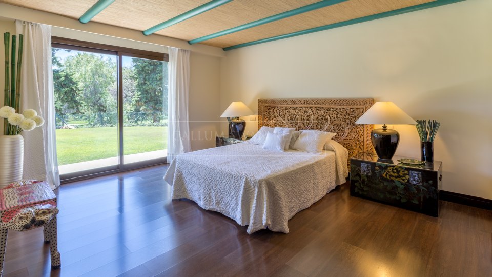 Marbella Est, Maison de luxe dans une communauté privée fermée en bordure du parcours de golf Rio Real