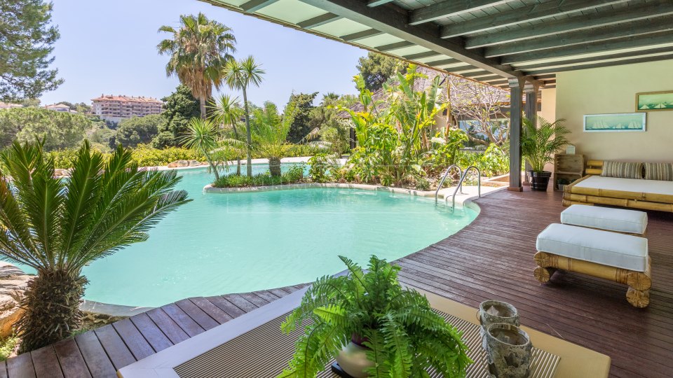 Marbella Est, Maison de luxe dans une communauté privée fermée en bordure du parcours de golf Rio Real