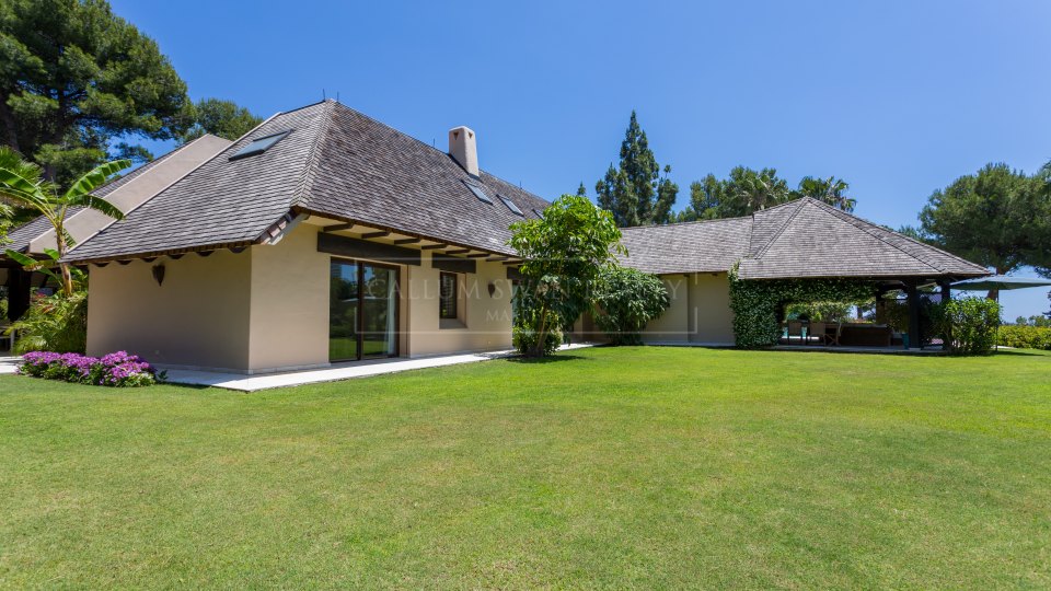 Marbella Est, Maison de luxe dans une communauté privée fermée en bordure du parcours de golf Rio Real