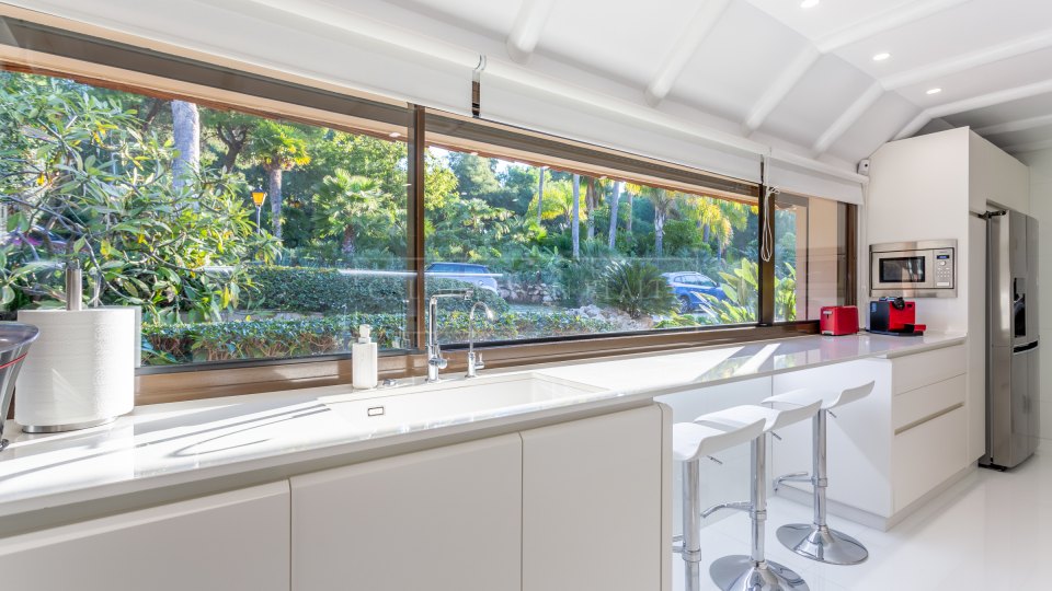 Marbella Est, Maison de luxe dans une communauté privée fermée en bordure du parcours de golf Rio Real
