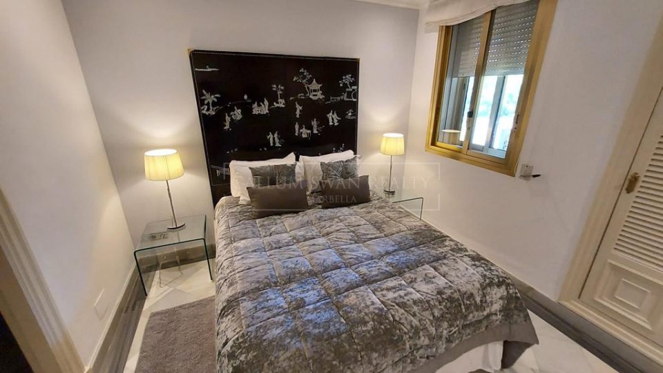 Marbella - Puerto Banus, Apartamento de lujo en primera línea de playa en Puerto Banús