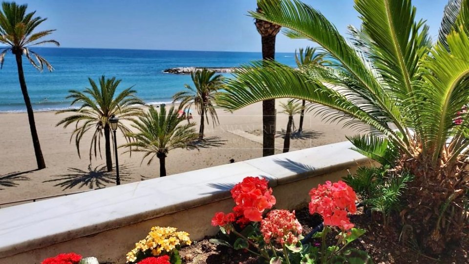 Marbella - Puerto Banus, Apartamento de lujo en primera línea de playa en Puerto Banús
