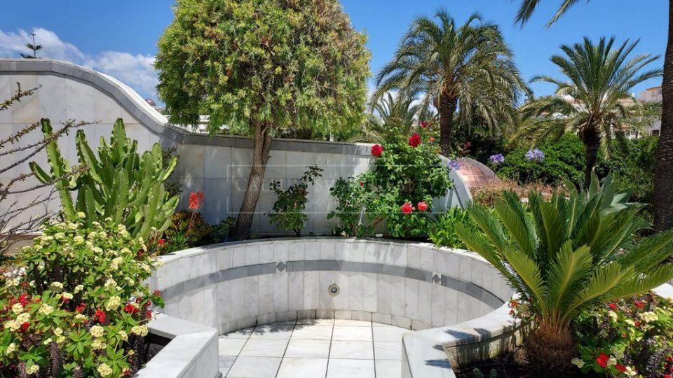 Marbella - Puerto Banus, Apartamento de lujo en primera línea de playa en Puerto Banús