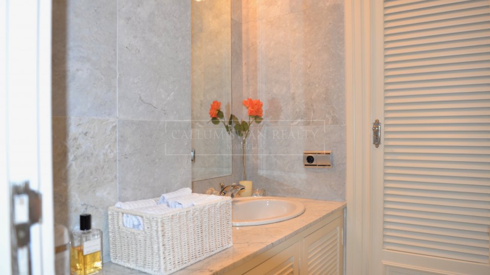 Marbella - Puerto Banus, Apartamento de lujo en primera línea de playa en Puerto Banús