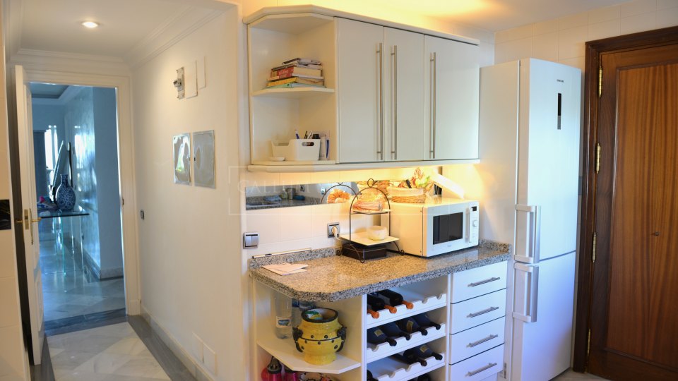 Marbella - Puerto Banus, Apartamento de lujo en primera línea de playa en Puerto Banús