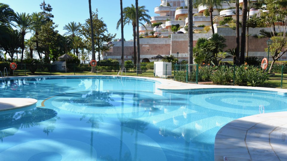 Marbella - Puerto Banus, Apartamento de lujo en primera línea de playa en Puerto Banús
