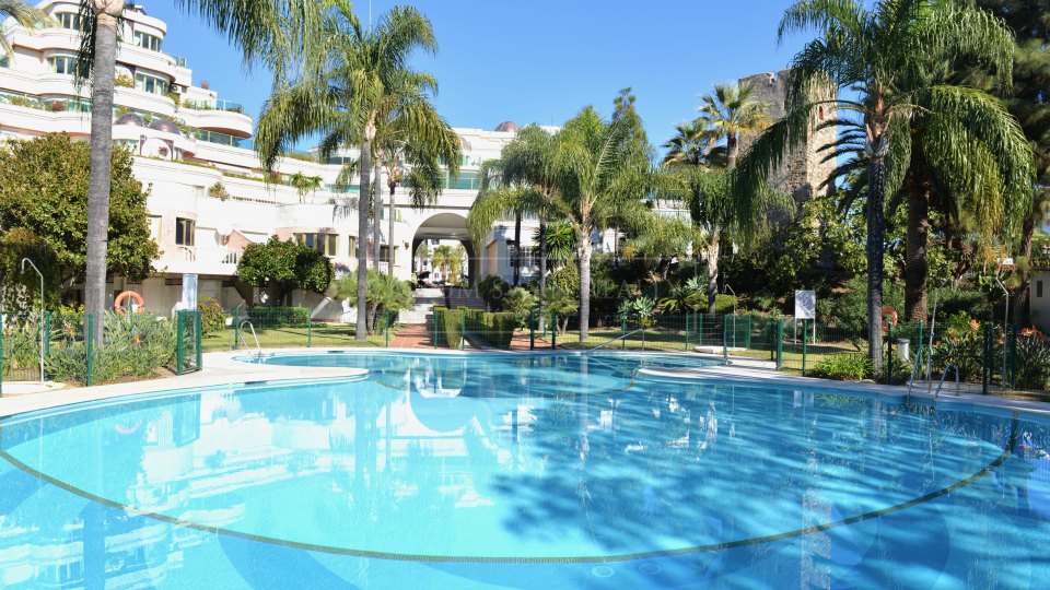 Marbella - Puerto Banus, Apartamento de lujo en primera línea de playa en Puerto Banús