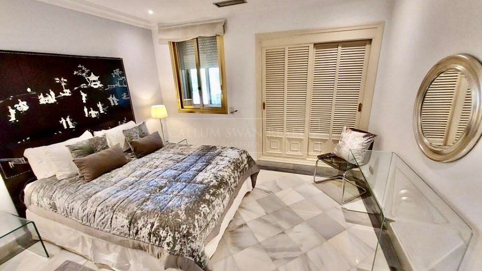 Marbella - Puerto Banus, Apartamento de lujo en primera línea de playa en Puerto Banús