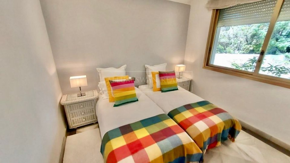 Marbella - Puerto Banus, Apartamento de lujo en primera línea de playa en Puerto Banús