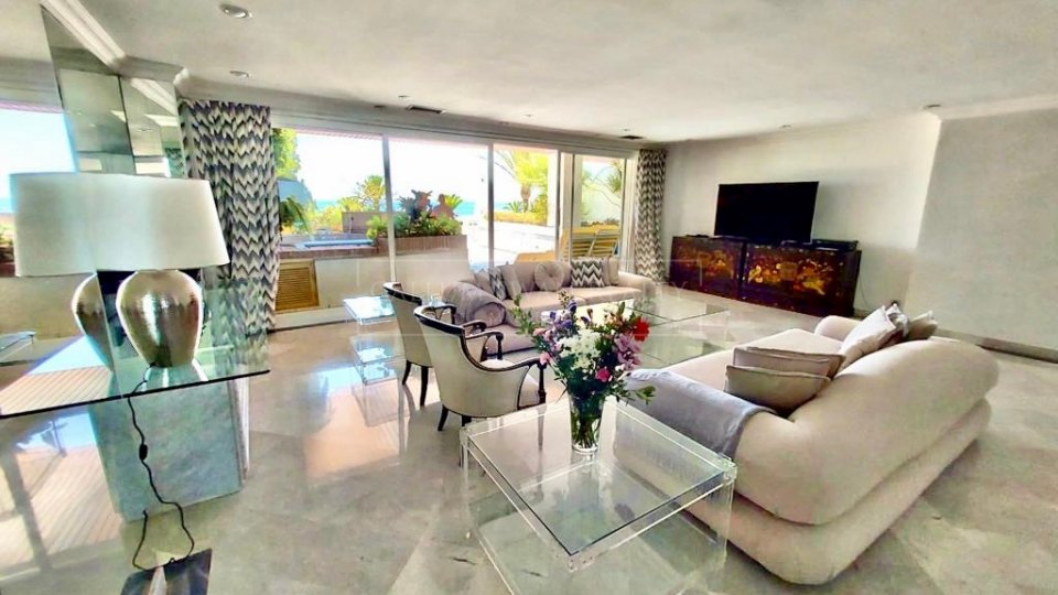 Marbella - Puerto Banus, Apartamento de lujo en primera línea de playa en Puerto Banús