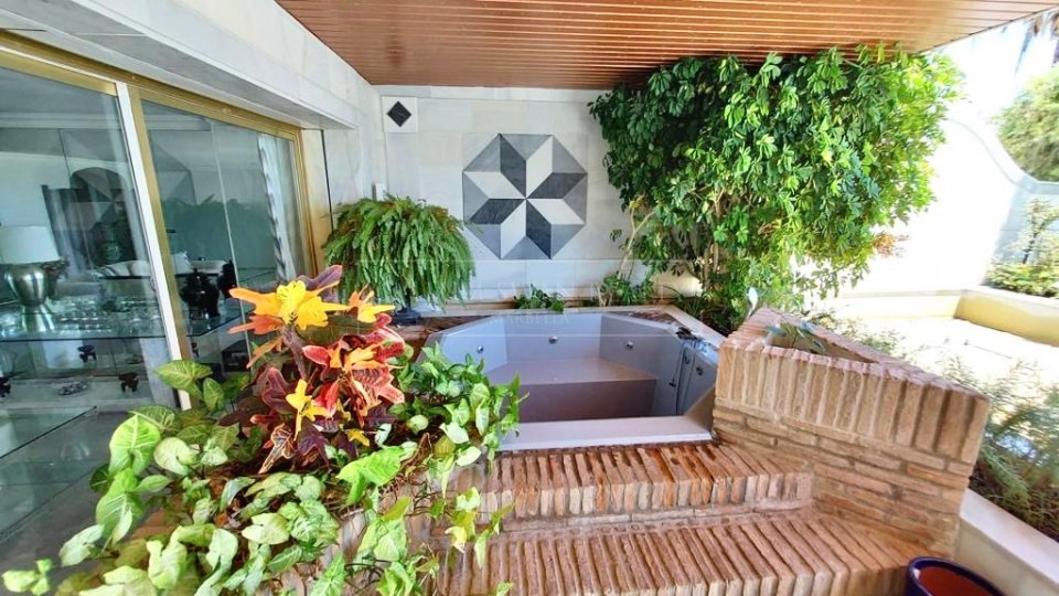 Marbella - Puerto Banus, Apartamento de lujo en primera línea de playa en Puerto Banús