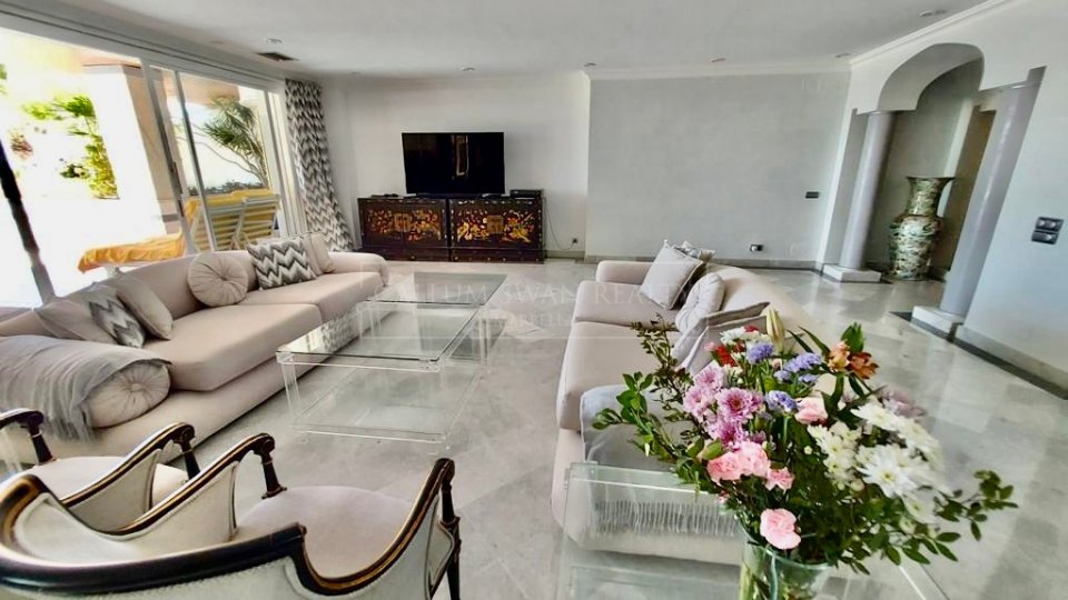Marbella - Puerto Banus, Apartamento de lujo en primera línea de playa en Puerto Banús