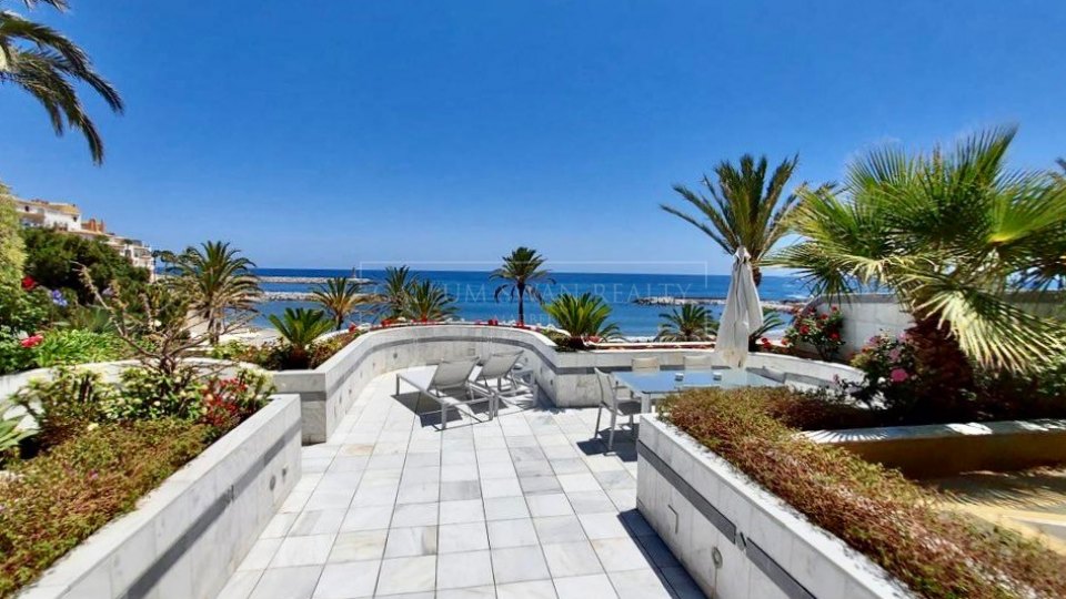Marbella - Puerto Banus, Apartamento de lujo en primera línea de playa en Puerto Banús
