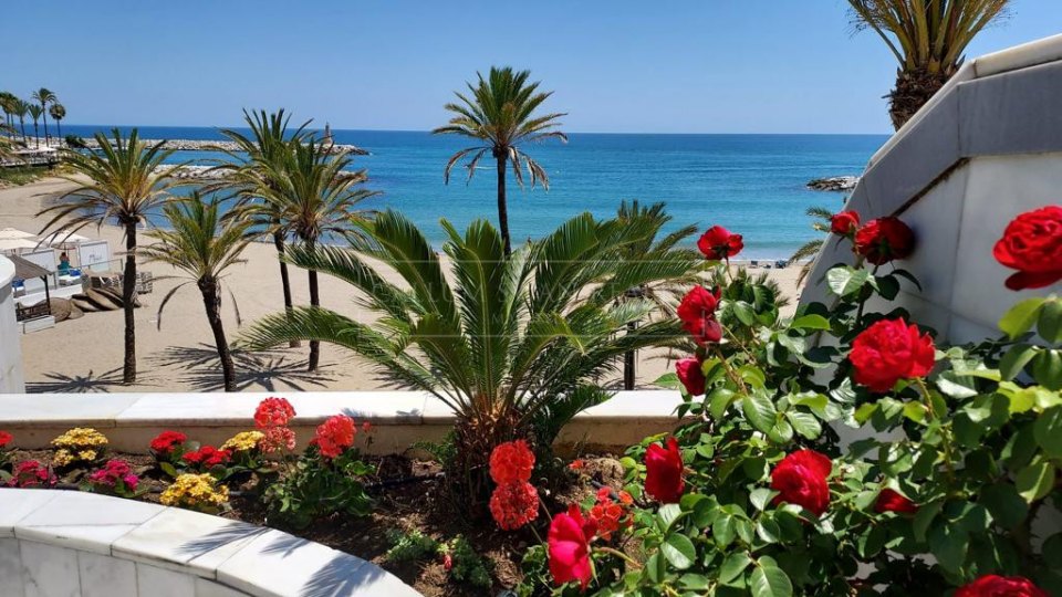 Marbella - Puerto Banus, Apartamento de lujo en primera línea de playa en Puerto Banús